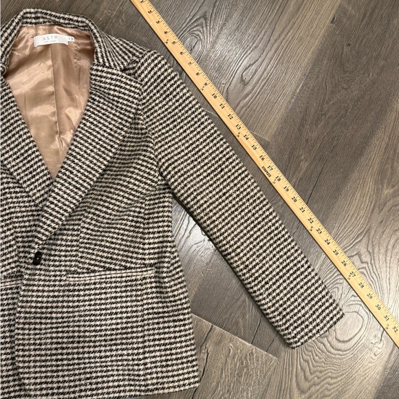 ASTR Pauline Houndstooth Gingham Blazer - Picture 5 of 8